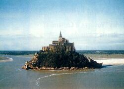 in Mont-St-Michel con l'alta marea