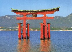 il torii (porta del santuario) di Miyajima